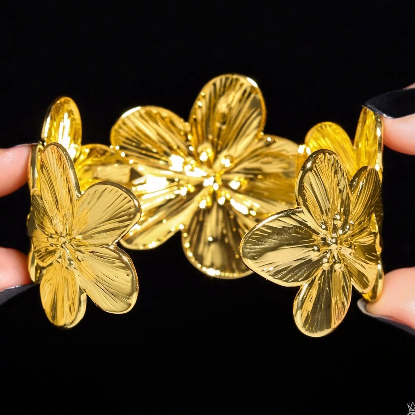 Maison Kystria Anti-Tarnish Golden Flower Bracelet (Adjustable Size)