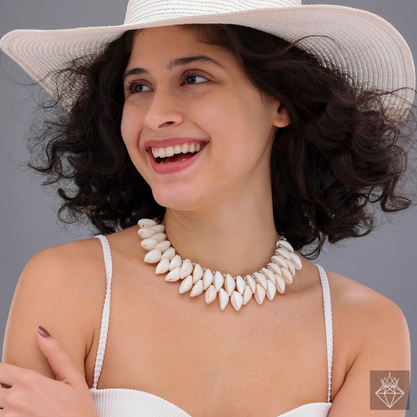Maison Kystria Chic Dual-Layered Cowrie Shell Collar Necklace